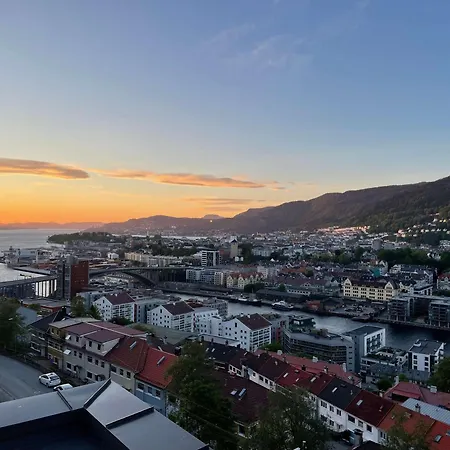 Great View - King Bed - Balcony W Roof - Sunroom Appartement