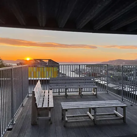 Great View - King Bed - Balcony W Roof - Sunroom * 卑爾根